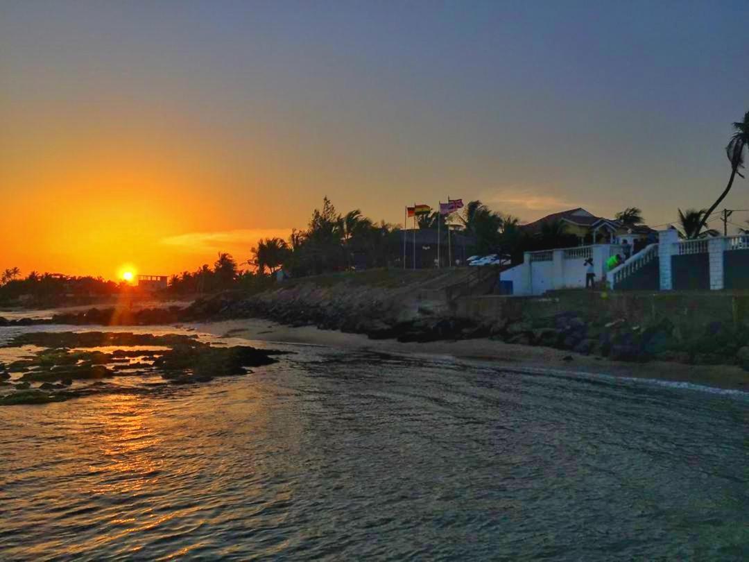 Coconut Pointe Villa&Beach Resort Prampram Extérieur photo